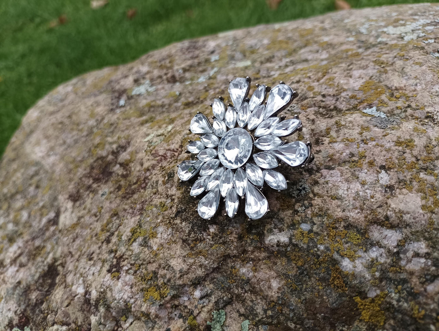 Vintage Rhinestone Silver Tone Flower Brooch