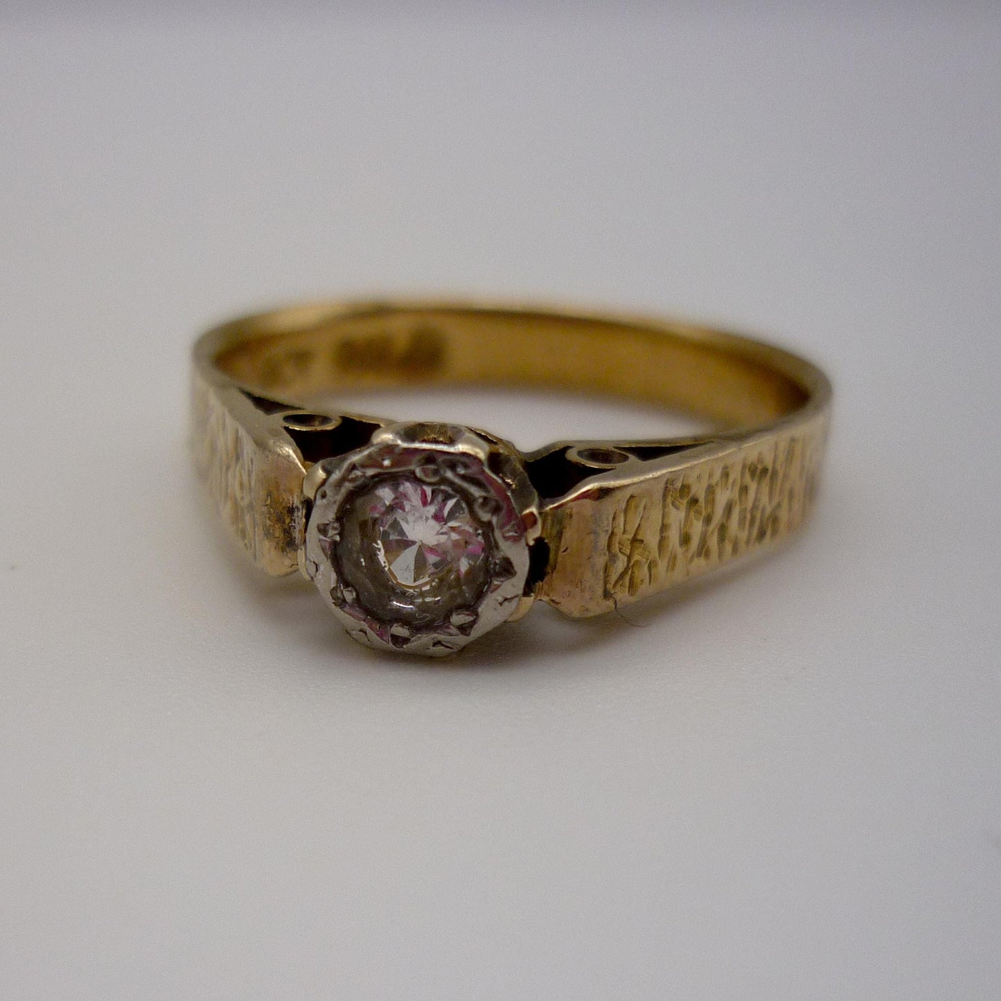 White Quartz Solitaire Ring, 9k Gold & Palladium Band Size 7