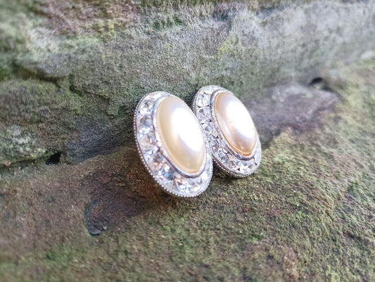 Vintage 1970s Neugablonz-Kaufbeuren Faux Pearl Oval Clip On Earrings