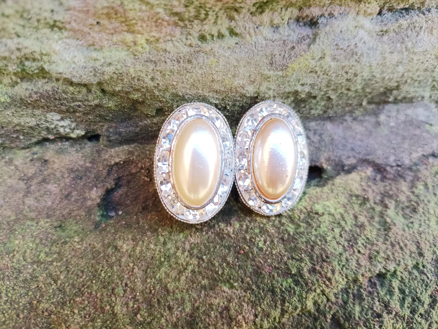 Vintage 1970s Neugablonz-Kaufbeuren Faux Pearl Oval Clip On Earrings