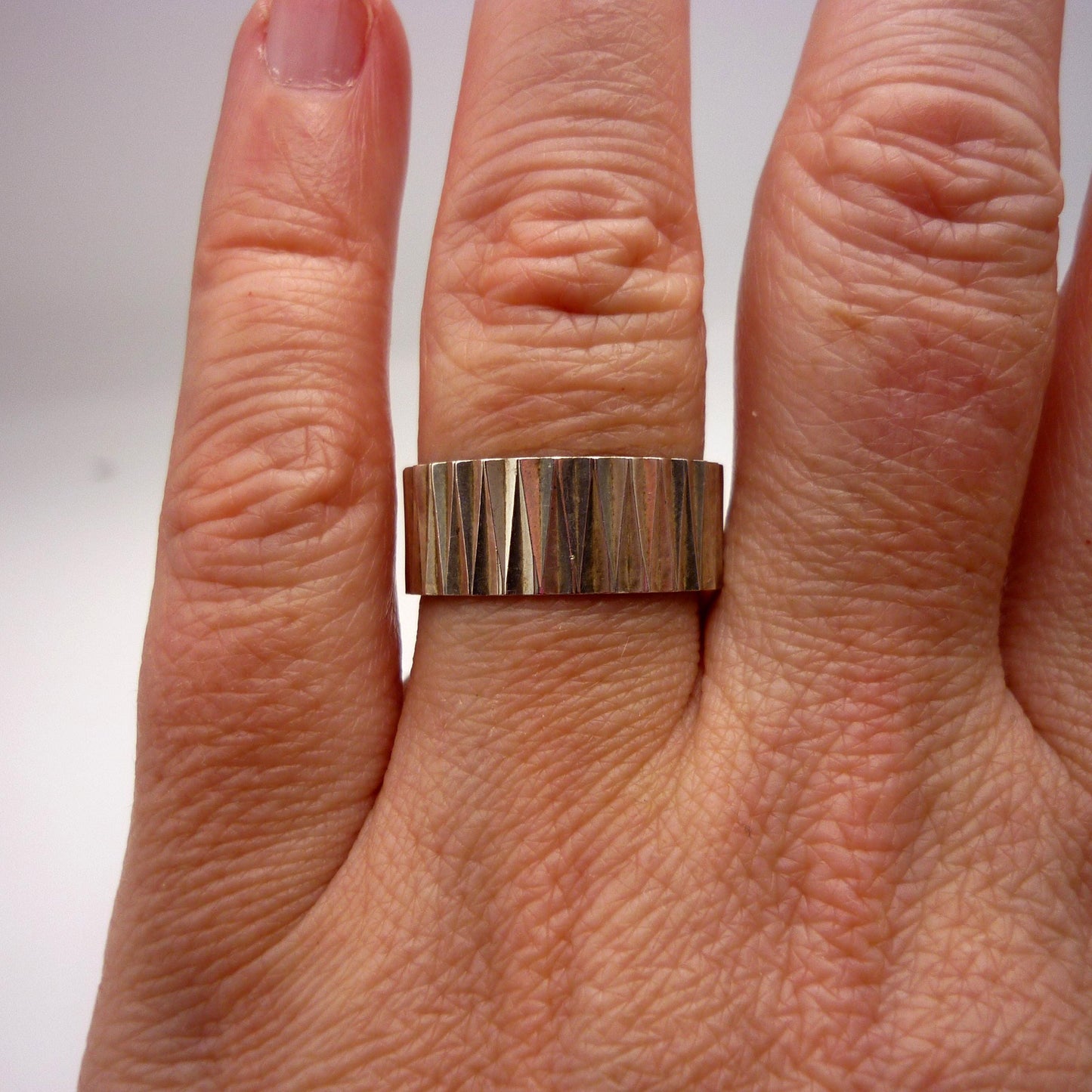 Vintage Silver Band Size 7, Wide Textured Zig Zag Ring