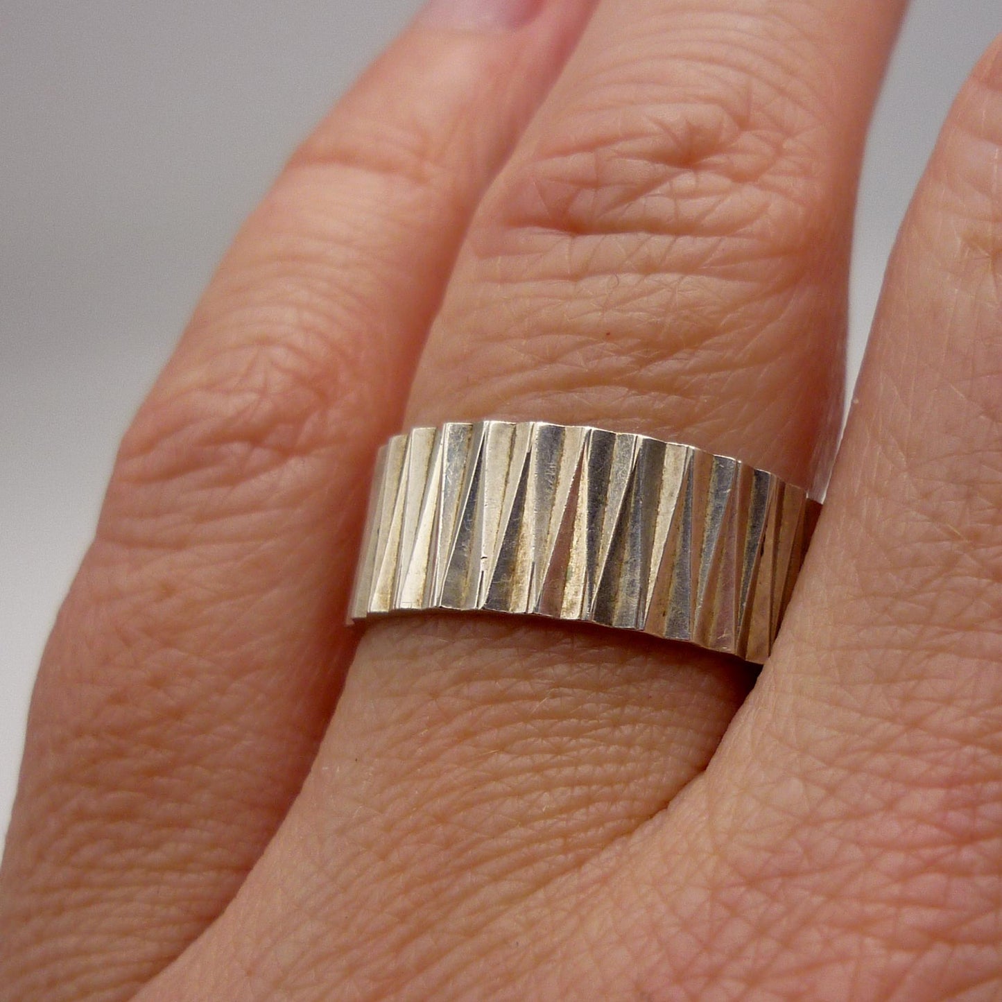 Vintage Silver Band Size 7, Wide Textured Zig Zag Ring