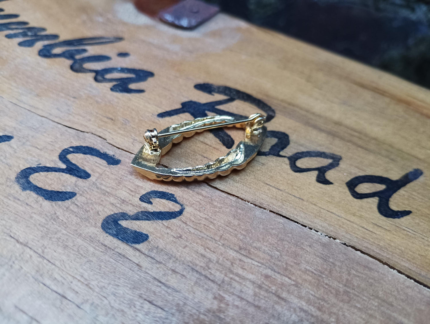 Vintage 1950s Gold Plated Oval Brooch