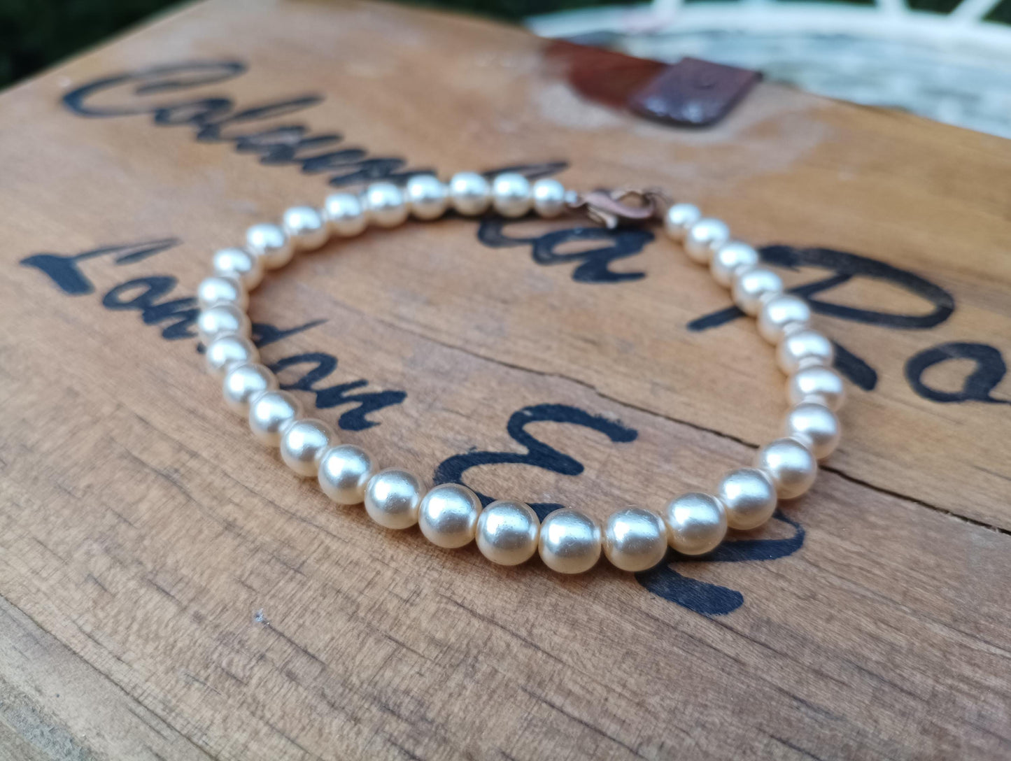 Vintage Mid Century Glass Imitation Pearl Bracelet with Creamy Off-White Beads and Secure Clasp