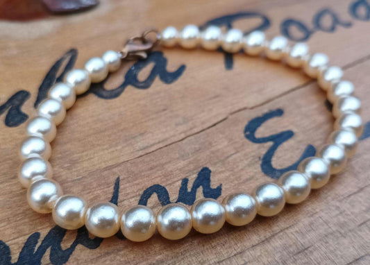 Vintage Mid Century Glass Imitation Pearl Bracelet with Creamy Off-White Beads and Secure Clasp