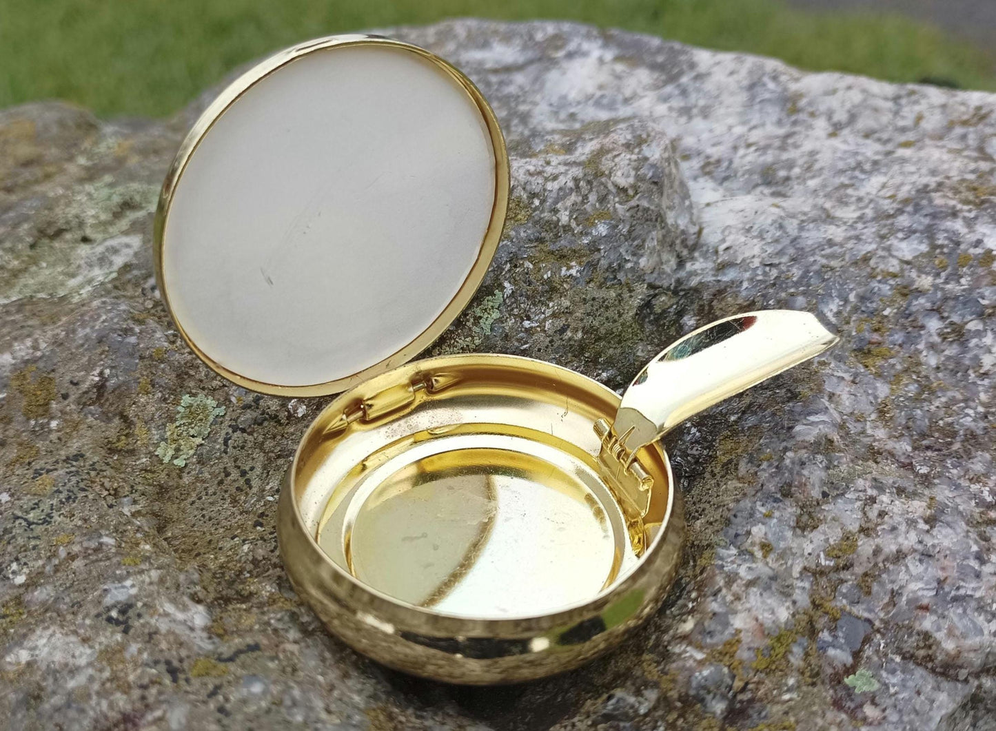 Vintage Gold Tone Portable Ashtray
