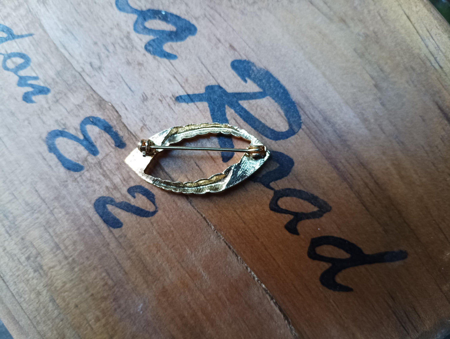 Vintage 1950s Gold Plated Oval Brooch
