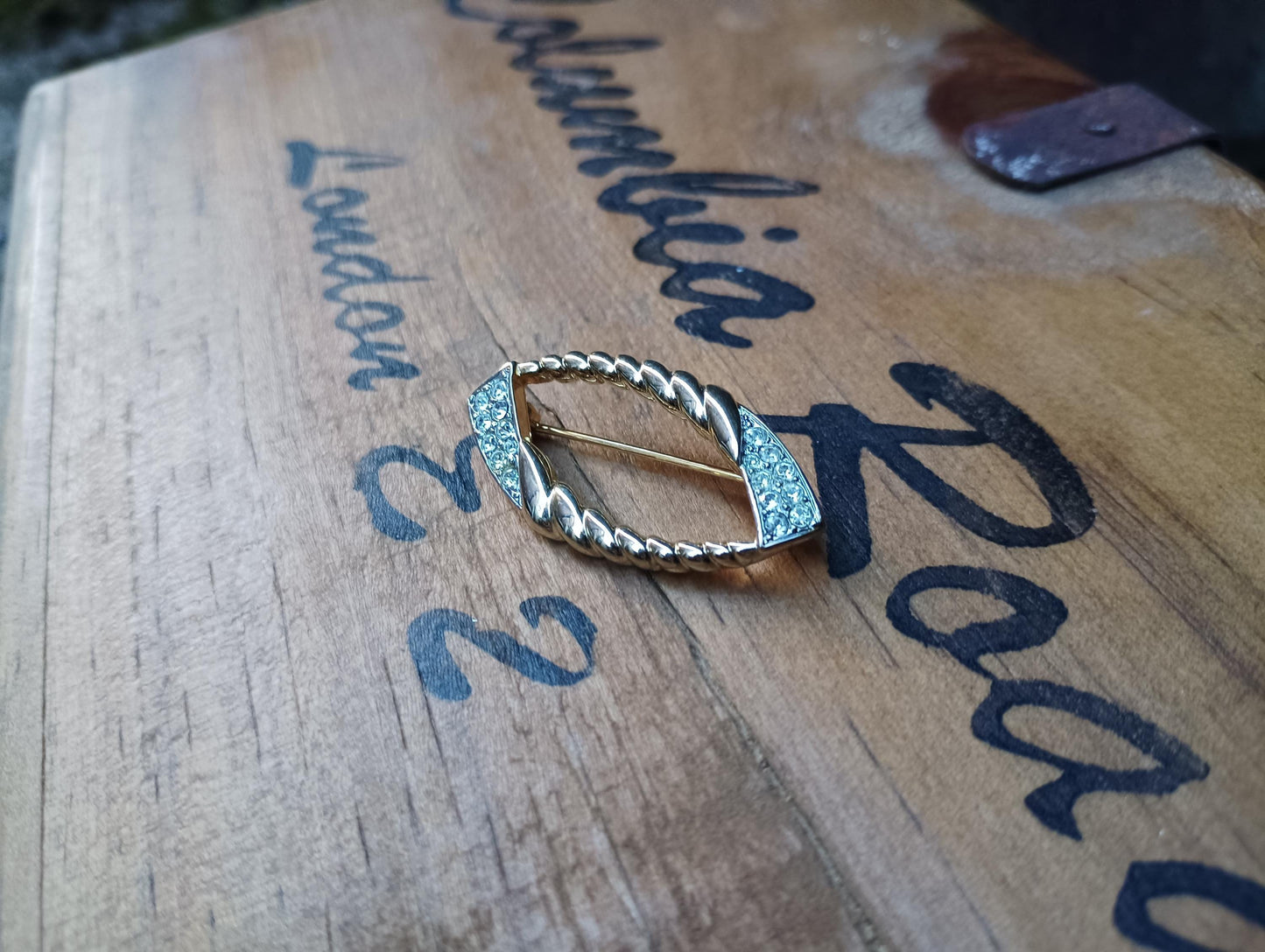 Vintage 1950s Gold Plated Oval Brooch