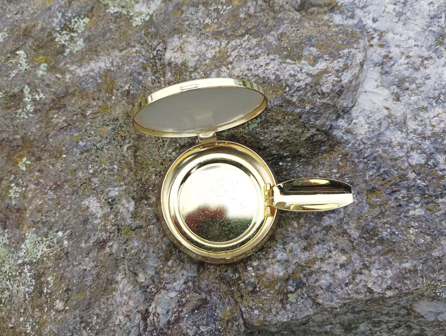 Vintage Gold Tone Portable Ashtray