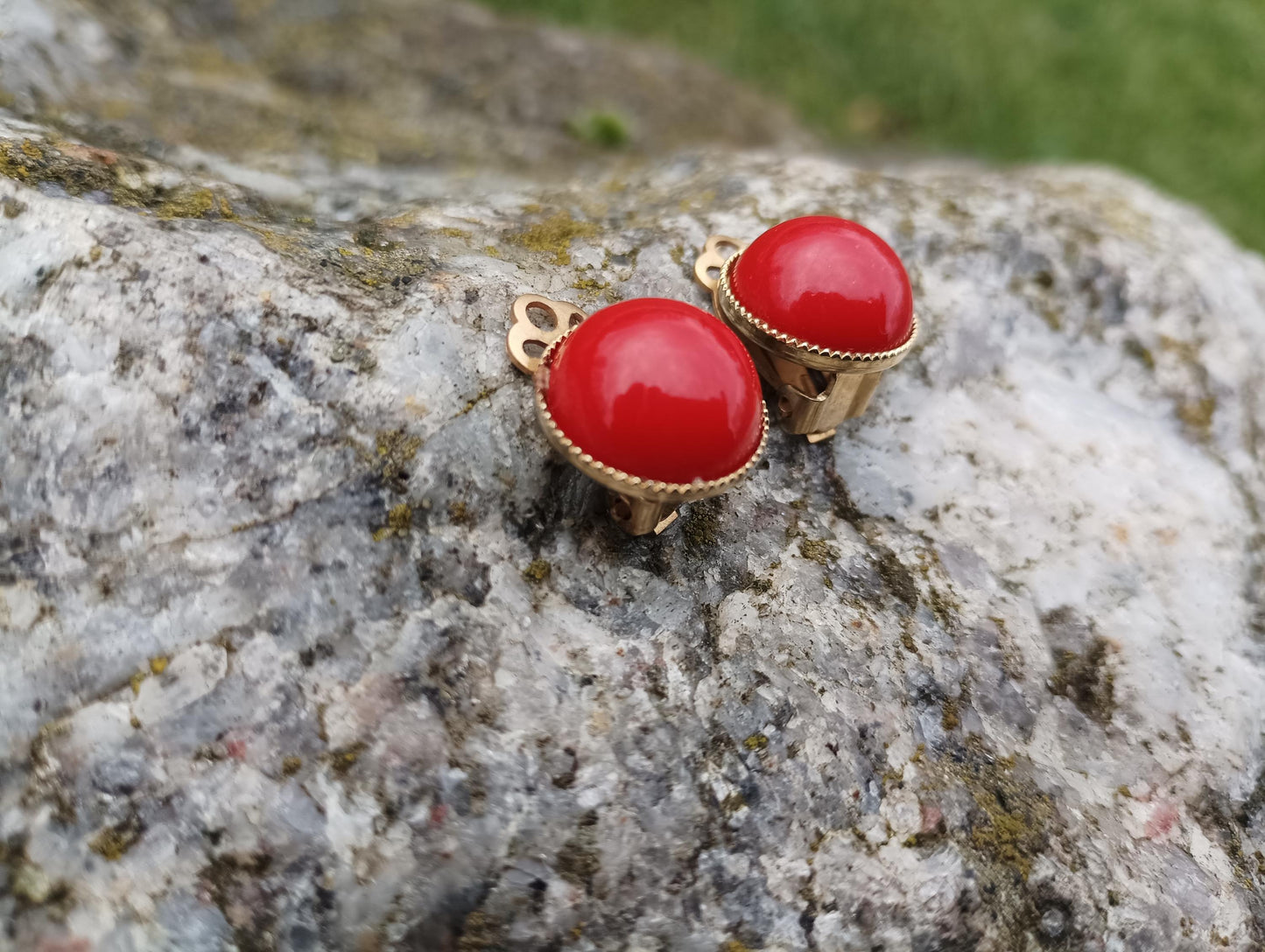 Vintage Red Clip-On Earrings – 1950s Lucite Cabochon, Mid-Century Gold Tone