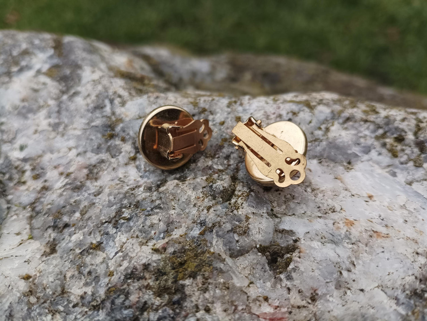 Vintage Red Clip-On Earrings – 1950s Lucite Cabochon, Mid-Century Gold Tone