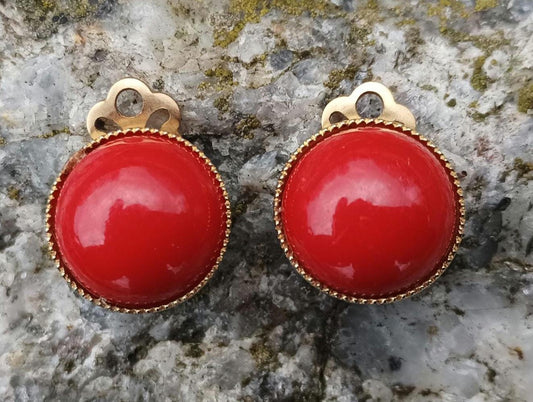 Vintage Red Clip-On Earrings – 1950s Lucite Cabochon, Mid-Century Gold Tone