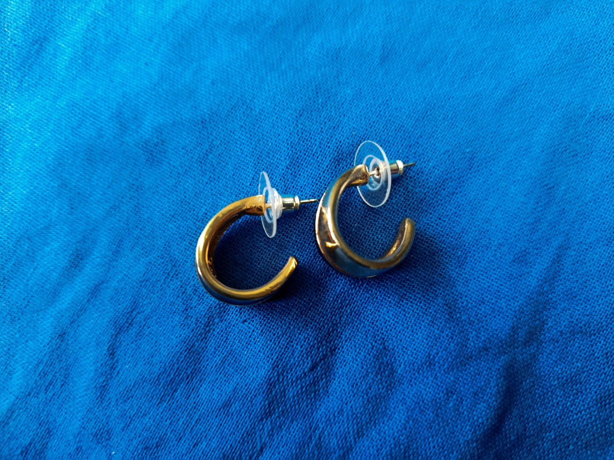 Vintage 1980s Monet Gold Plated and Black Enamel Earrings
